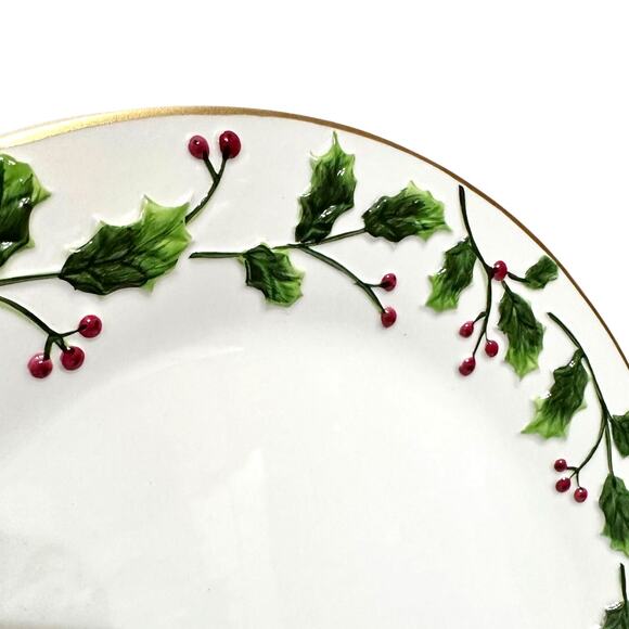 St. Nicholas Square "Holly Jolly" Embossed 11" Dinner Plate-Excellent Condition! - Picture 2 of 5